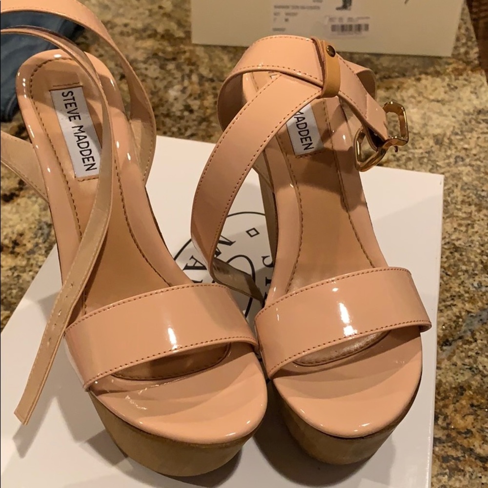 Steve Madden blush color wedges